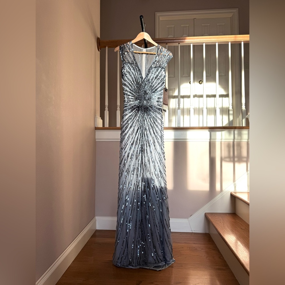 NWT - Mac Duggal | Silver Sequin V-Nack Plunge Gown | Size 4 - Picture 3 of 7